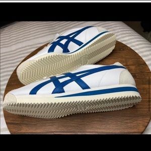 Onitsuka Tiger Stripe men’s size 7.5; women’s size 9.5